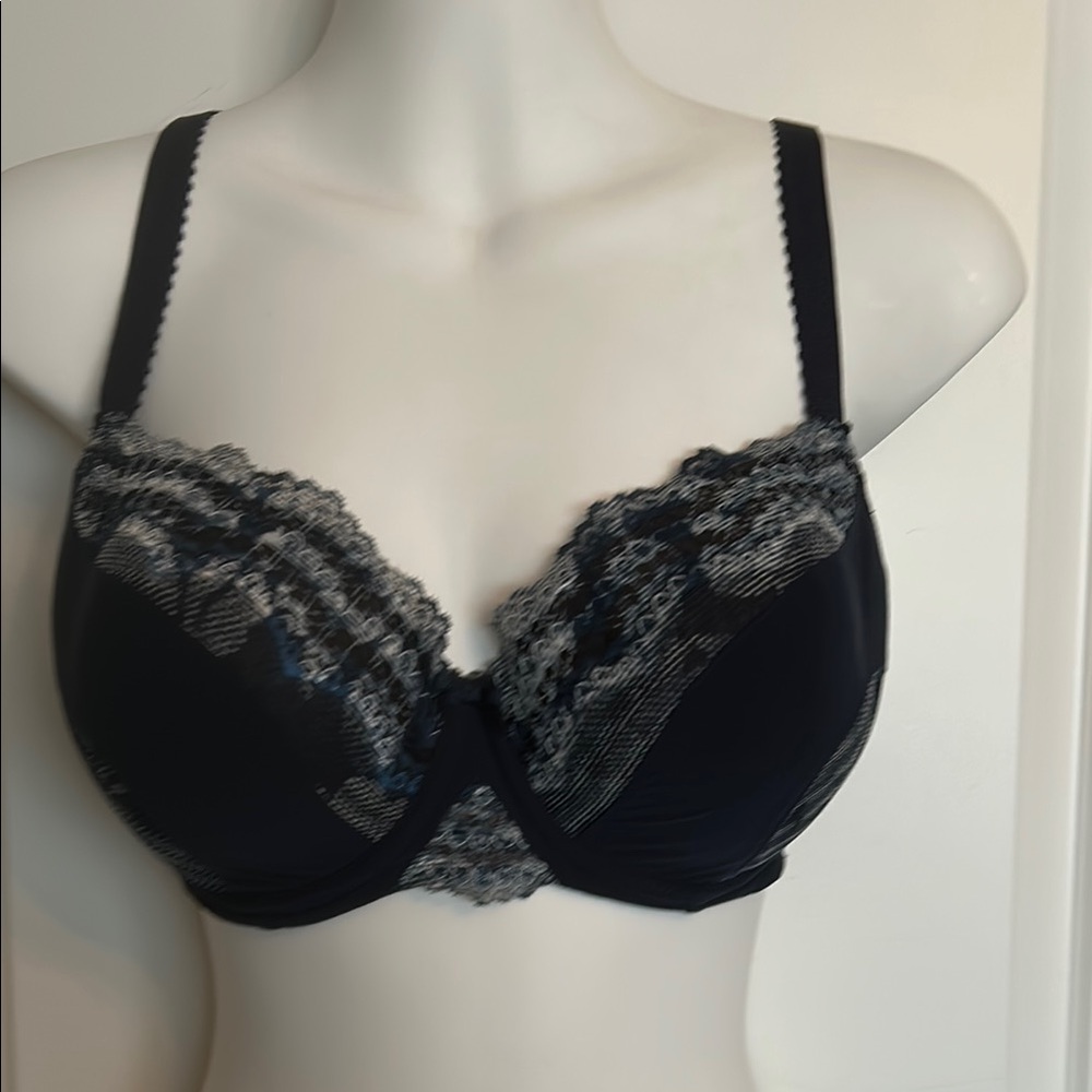 Navy Blue Lace Push-Up Bra with Adjustable Straps